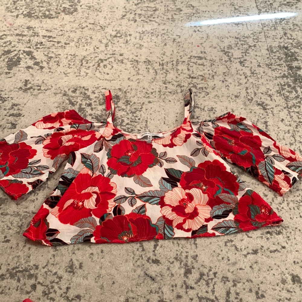 Cupcakes & Cashmere floral crop top